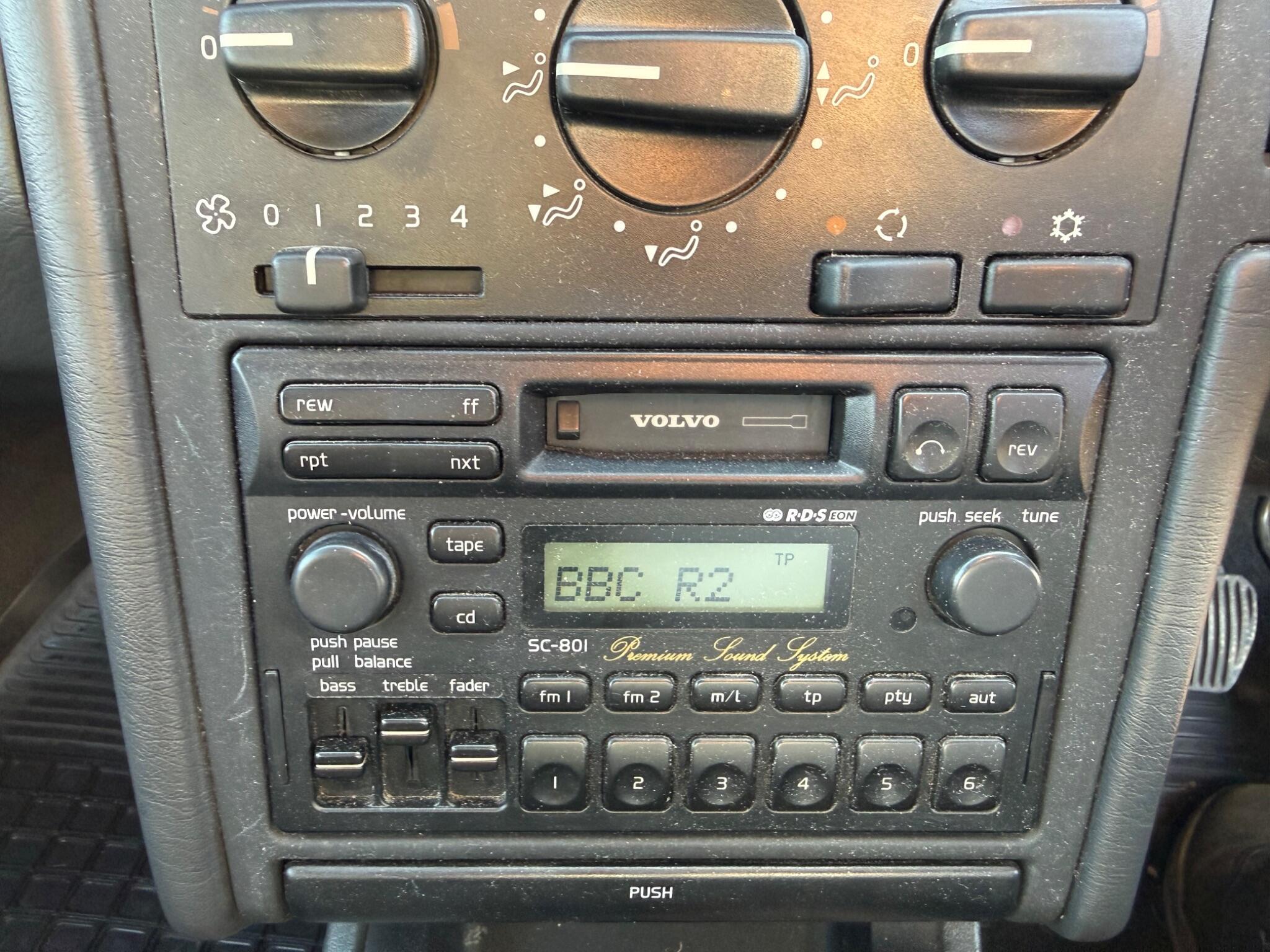 Volvo 850 2.5 20v GLT 5dr — photo 86 of 96